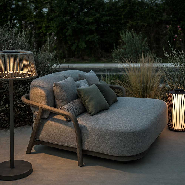 Chester Outdoor Daybed with 4 pillows
